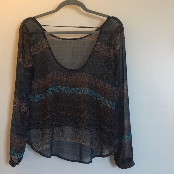 Sheer long sleeve with open back - Picture 2 of 2